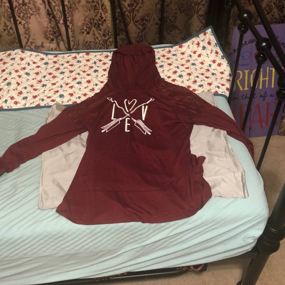 Long sleeve sweater/hoodie